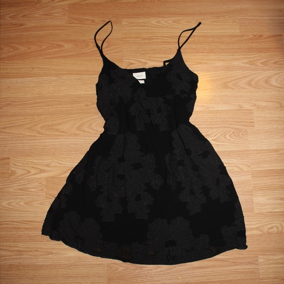 Wilfred Dresses & Skirts - Aritzia Wilfred Black Floral Mini Dress